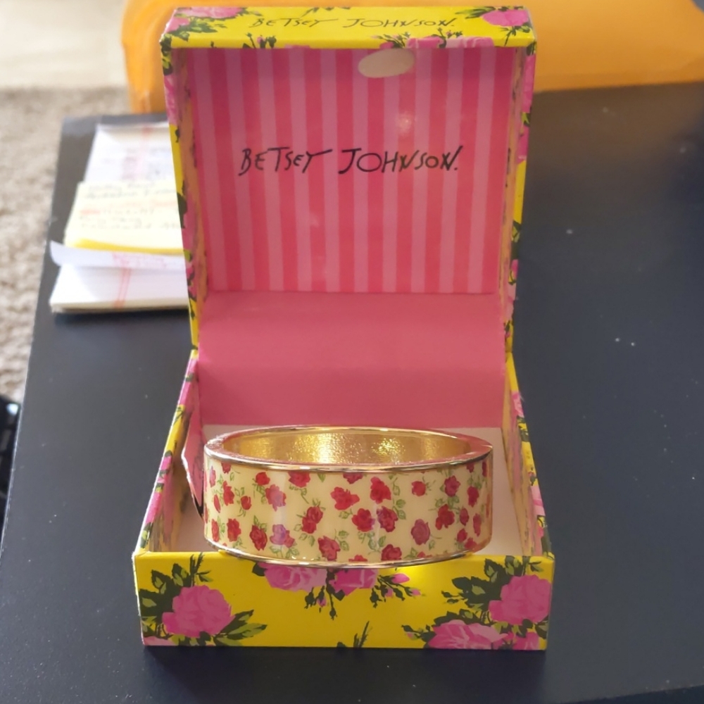Betsey Johnson bangle bracelet